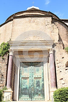 Tempio del Divo Romolo