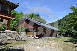 The temple around Beomeosa. Pic was taken in August 2017. Transl