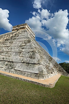 Temple of Kukulcan El Castillo at the center of Chichen Itza archaeological site in Yucatan, Mexico.
