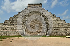 Temple of KukulcÃ¡n El Castillo at Chichen Itza, a large pre-Columbian city built by the Maya people in Mexico