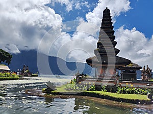 Temple on the Lake: Ulun Danu Temple, Bali