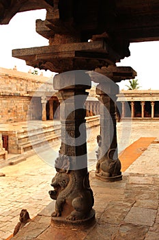 Temple pillar sculptures