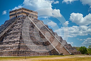 Temple Pyramid of Kukulcan El Castillo, Chichen Itza, Yucatan, Mexico, Maya civilization