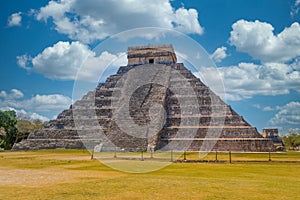 Temple Pyramid of Kukulcan El Castillo, Chichen Itza, Yucatan, Mexico, Maya civilization