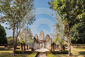 The temple of Si Sawai in Sukhotai Historical Park photo