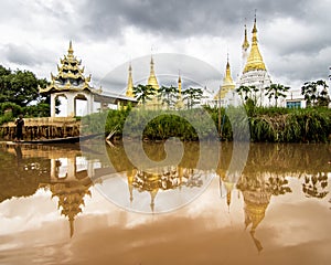 Templo budista en la orilla del lago Inle photo