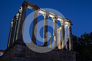 Templo Romano Roman temple from the side at night in the city