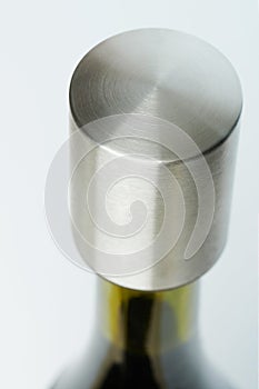 Temporary metal wine bottle stopper