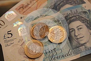 Ten five one pound coin note 10, 5, 1,