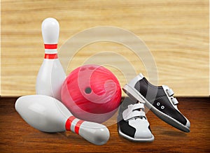 Ten pin bowling