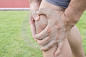 Tendon knee joint problems on Man leg from exercise