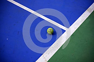 Tennis balls on the tennis court