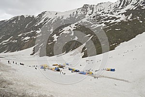 Tents and eateries in Sonmarg view point