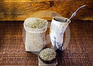 TererÃ© ou tererÃª is a typical South American drink made with the infusion of yerba mate in cold water. Accessories for preparing