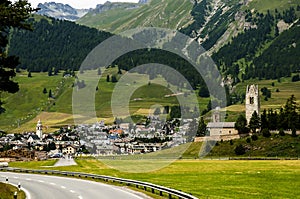 Suizo montana municipio sobre el italiano fronteras 