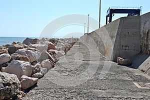 Termoli - Tratto intermedio verso il faro della Passeggiata del Porto