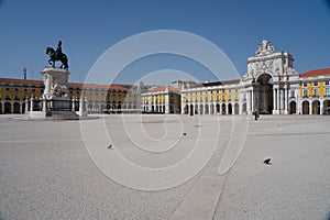 terreiro do paÃ§o in Lisbon, Cavalo de D.Jose on the left side, the arch of Rua Augusta on the right side