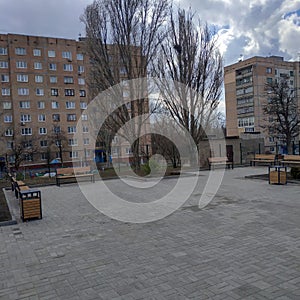 On the territory of the Ukrainian gymnasium in Kramatorsk in the middle of a residential neighborhood photo