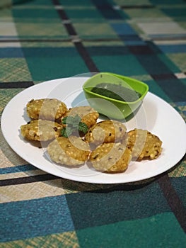 Testy & helthy indian soyabin or potatoes tikki with green chatni