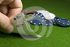 TEXAS HOLD'EM: PAIR OF ACES