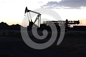 Texas pumpjack with pulling unit