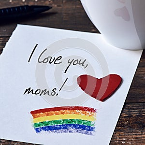 Text I love you moms written in a note