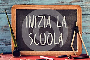 Text inizia la scuola, back to school in italian photo