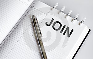 Text JOIN on the short note texture background with pen