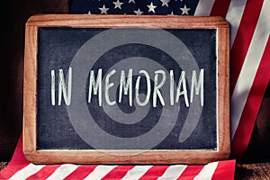 Text in memoriam and flag of the United States