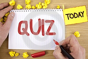 Text sign showing Quiz. Conceptual photo Short Tests Evaluation Examination to quantify your knowledge written by Man on Notepad h