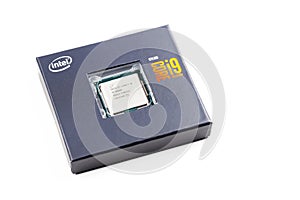 9th generation Intel Core i9 9900k 8 core x86 desktop microprocessor, CPU, unlocked i9-9900k high end pc processor box package