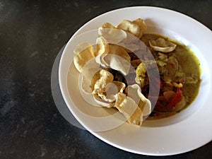 Thai Chicken curry with mini poppadom
