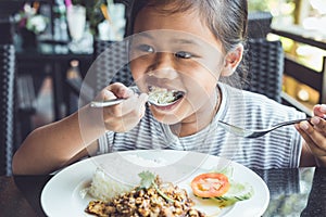 Comer en un restaurante 