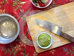 Thai cooking: Homemade green curry paste, cutting board, cooking class