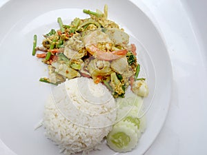 Thai Crab Curry Recipe - The fired curry shrimp and squid, mix seafood with mix vegetable. Phat phong kari in Thai, Thai Food.