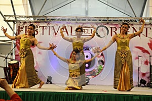 Thai dancers