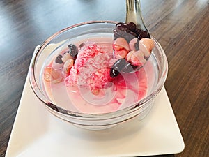 Lotus seed and red bean in syrup.