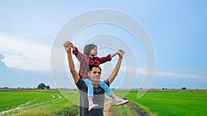 Thai father and daughter father let daughter ride on the neck and took the daughter's