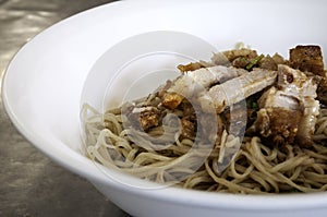 Thai food, sizzling crispy noodle