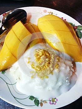 Thai mango and stiky rice with coconut milk