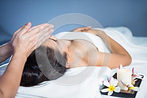 Thai oil massage at head