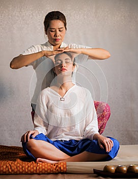 Thai original head massage