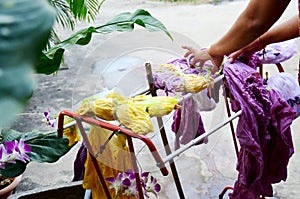 Lidé pracovní zpra oblečení v slunce 