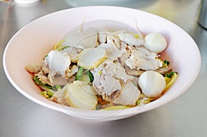 Thai pork noodles with fish ball