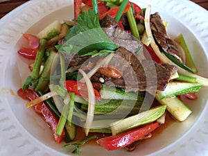 Thai roasted beef Salad: Yam Nuea photo