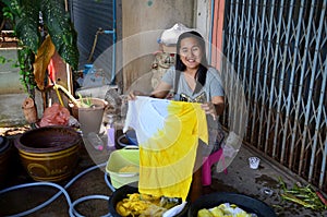 Ženy a čistit oblečení po kravata batikování barvení přírodní barva 