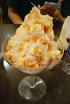 Thaiâ€‹ teaâ€‹ shavedâ€‹ ice.