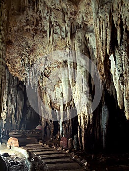 Tham Khao Bin cave