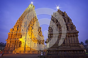 Thanjavur Brihadeeswarar Temple at night