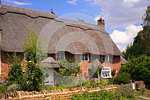 Thatched cottages in Oxfordshire